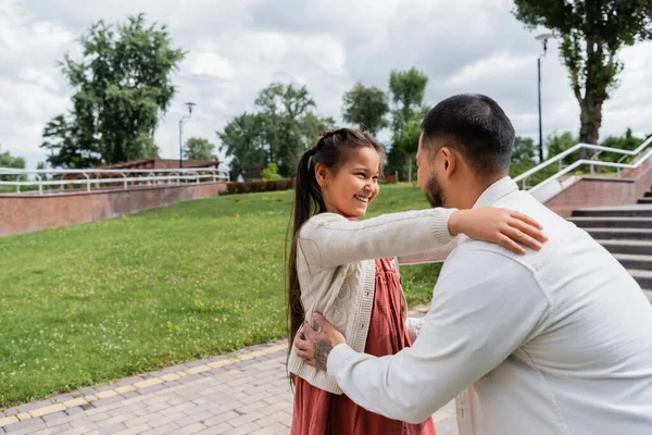 Smiling Asian Girl Hugging Father Summer Park — Foto de Stock