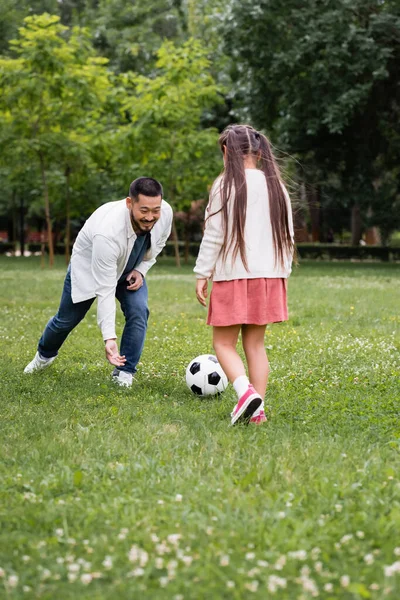 Happy Asian Father Playing Soccer Daughter Grass Park — Zdjęcie stockowe