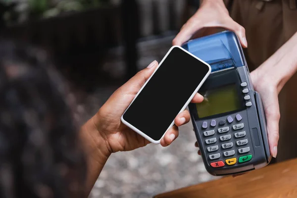 Cropped View Waitress Holding Payment Terminal African American Client Smartphone — Stock Fotó