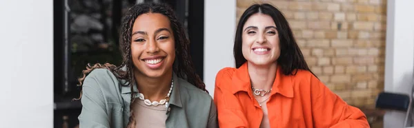 Cheerful Interracial Girlfriends Looking Camera Cafe Banner — Stok fotoğraf