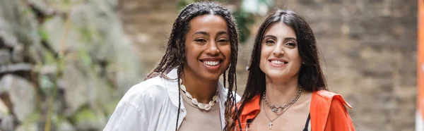 Interracial Girlfriends Smiling Camera Terrace Cafe Banner — Stock Fotó