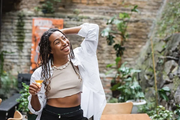 Positive African American Woman Holding Cocktail Terrace Cafe — 스톡 사진