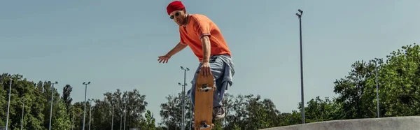 Trendy Young Man Sunglasses Riding Skateboard Park Banner — Stockfoto