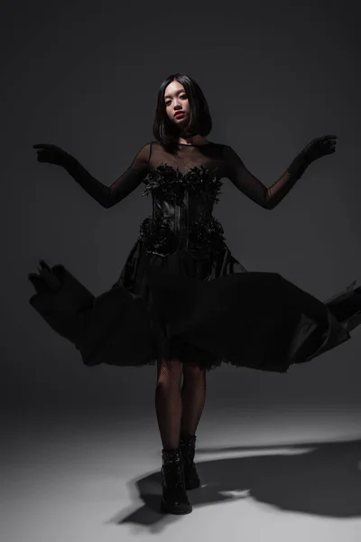 Full Length Asian Young Woman Black Gothic Dress Gloves Gesturing — Fotografia de Stock