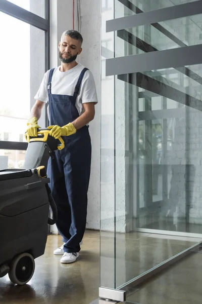Full Length Man Overalls Cleaning Office Electrical Floor Scrubber Machine — Stock Photo, Image