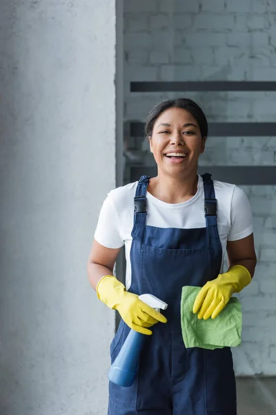 Excited Racial Professional Cleaner Rag Spray Bottle Laughing Camera Office — Stock Photo, Image