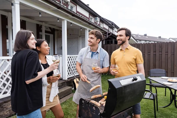 Positive Men Talking Interracial Friends Grill Picnic Wine Outdoors — Stock Photo, Image