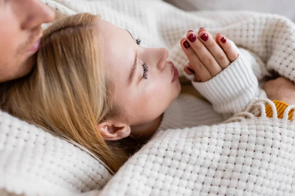 High Angle View Blonde Woman White Sweater Warming Hands While — Stock Photo, Image