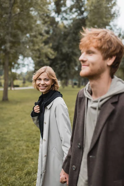 Pleased Young Woman Coat Looking Camera Cheerful Redhead Boyfriend Autumnal — Stock Photo, Image