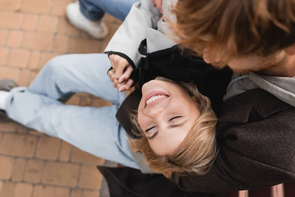 Top View Redhead Man Embracing Happy Blonde Woman Smiling Park — Stock Photo, Image