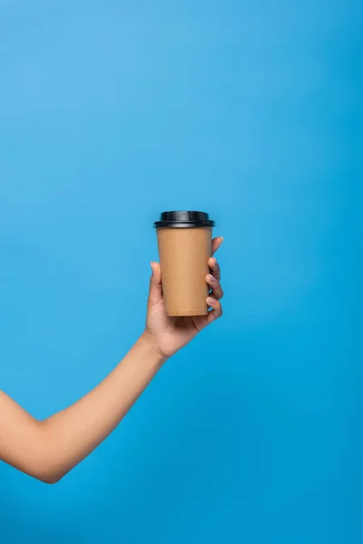 Cropped view of african american woman holding takeaway drink isolated on blue — Stock Photo