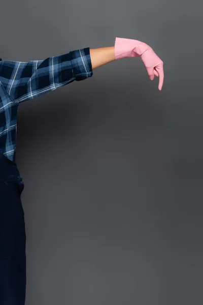 Cropped view of plumber in overalls and rubber glove pointing with finger isolated on grey — Stock Photo