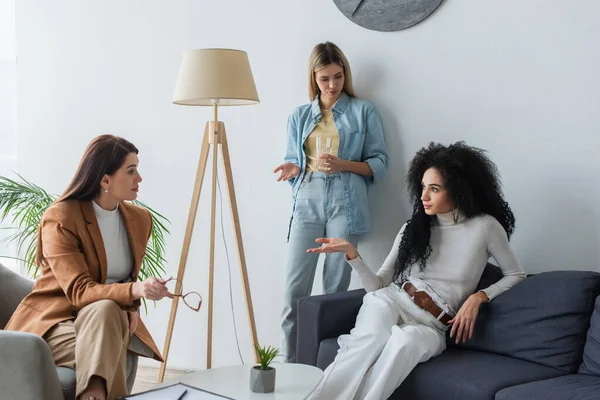 Psychologist listening to interracial lesbian couple having relationship difficulties — Stock Photo