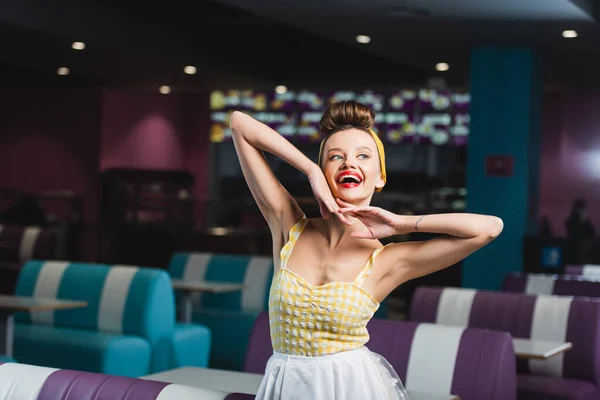 Excited pin up woman with vintage hairstyle — Stock Photo