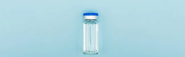 Top view of vaccine jar on blue background, omicron variant concept, banner — Stock Photo