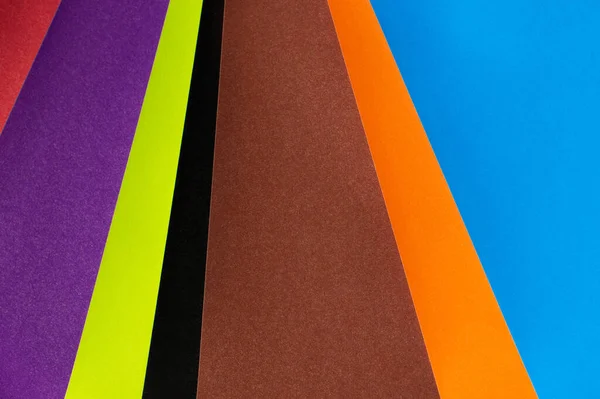 Fond géométrique abstrait avec des bandes de papier multicolores — Photo de stock
