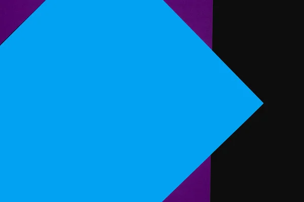 Sfondo poligonale blu, viola e nero con spazio di copia — Foto stock