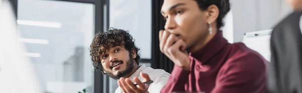 Indian businessman talking to african american colleague in office, banner — Stock Photo