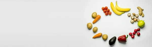 Vue du dessus des fruits et légumes entiers sur fond blanc, bannière — Photo de stock