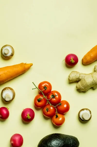 Top view of organic vegetables and avocado on yellow background — Foto stock