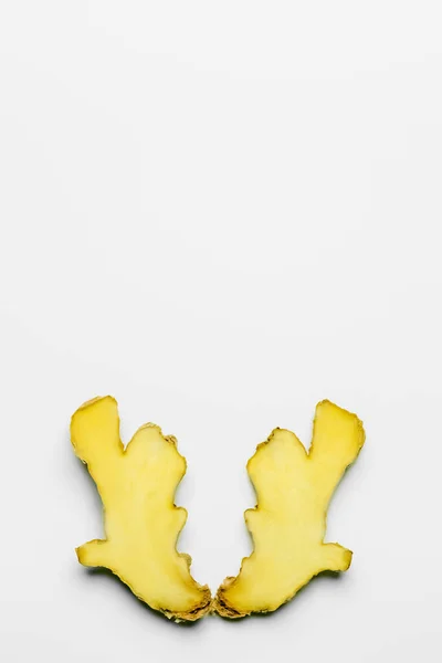 Top view of organic cut ginger on white background — Stock Photo
