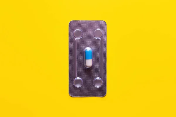 Top view of blister pack with capsule isolated on yellow — Stock Photo