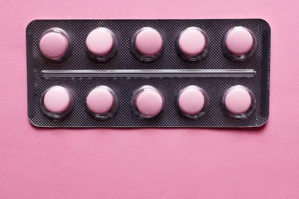 Top view of blister pack with pills isolated on pink — Stock Photo