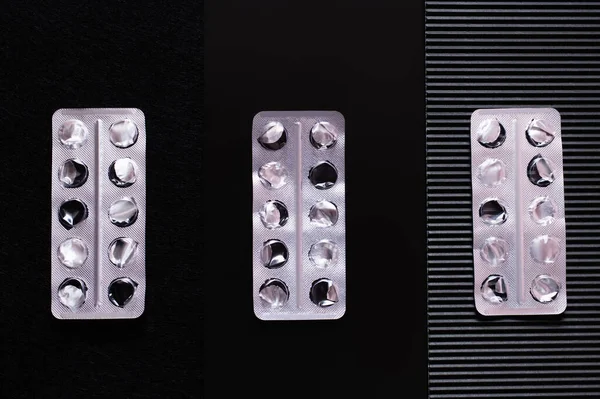 Flat lay view of used blister packs on textured and black background — стоковое фото