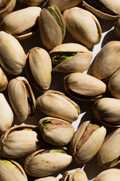 Close up view of cracked green and salty pistachios — стоковое фото