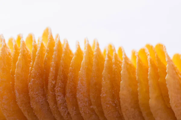 Vista superior de papas fritas saladas y crujientes aisladas en blanco — Stock Photo