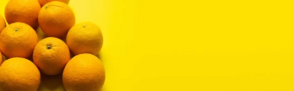 Top view of sweet oranges on yellow background with copy space, banner — Stockfoto