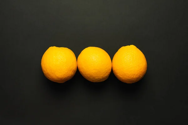 Top view of bright ripe oranges isolated on black — Fotografia de Stock