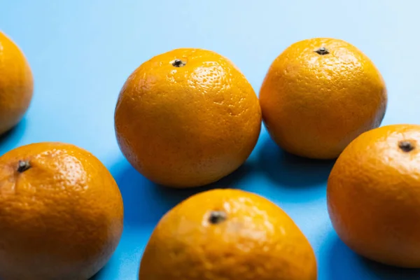 Close up view of ripe tangerines on blue background — Foto stock
