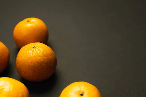 Close up view of natural ripe tangerines on black background — Stock Photo