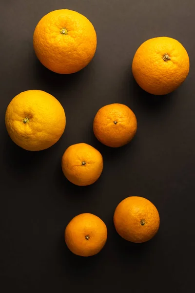 Top view of bright citrus fruits on black background — Stock Photo