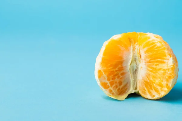 Close up view of sweet tangerine on blue background — Foto stock