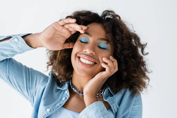 African american woman with bright makeup and closed eyes isolated on white — Stockfoto