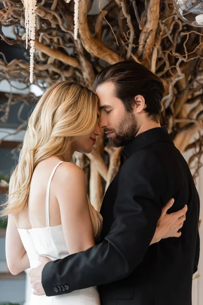 Side view of elegant romantic couple hugging in restaurant — Stockfoto