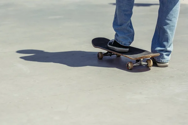 Cropped view of man in gumshoes on skate outdoors — Stock Photo