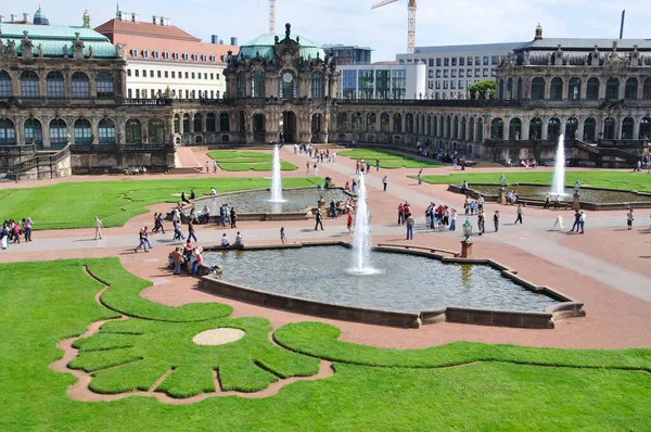 Turistas Jardín Fuente Del Museo Zwinger Dresde —  Fotos de Stock