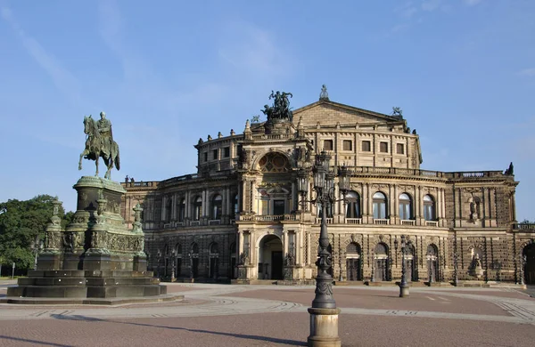 Building Statue Lantern Befor Opera Building Dresden —  Fotos de Stock