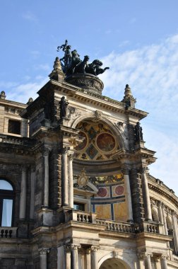 Dresden 'deki Semper Operası' ndan Mozaik 'in bir parçası.