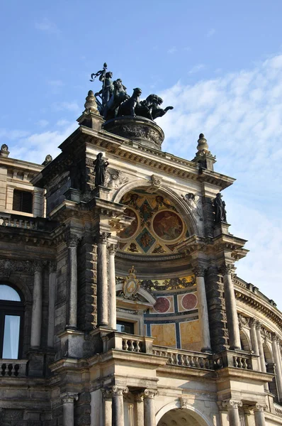 Del Fasaden Med Mozaik Semper Opera Dresden — Stockfoto