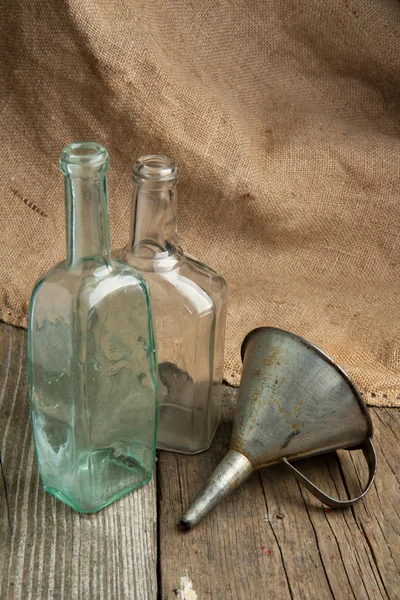 Natureza morta com rebocar garrafas velhas — Fotografia de Stock