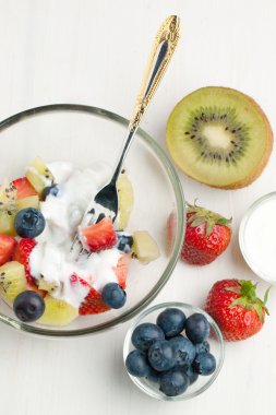 Kuruyemiş salata ve taze fruites