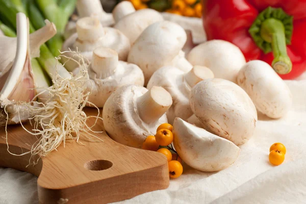 Cogumelos e legumes — Fotografia de Stock