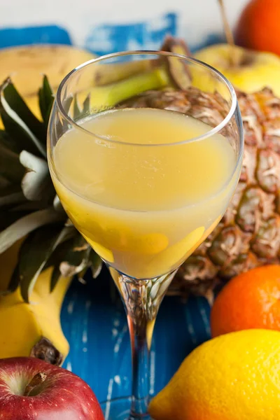 Orange juice and fresh fruits — Stock Photo, Image