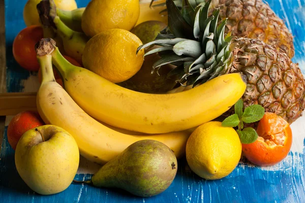 Frutas frescas diversas —  Fotos de Stock