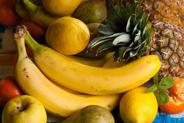 taze çeşitli meyve