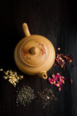 çaydanlık ve kuru çay varyasyon